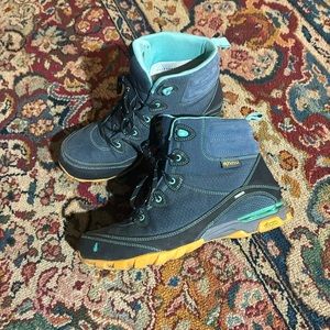 Ahnu Womens Gray Blue Sugarpine Casual Outdoor Waterproof Hiking Boots Size 9